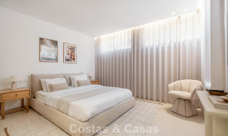 Villa mitoyenne de luxe entièrement rénovée, en première ligne de golf, à vendre à La Quinta, Marbella - Benahavís 804463 