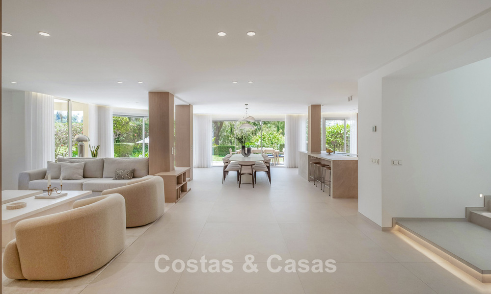 Villa mitoyenne de luxe entièrement rénovée, en première ligne de golf, à vendre à La Quinta, Marbella - Benahavís 804464