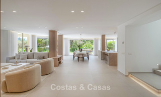 Villa mitoyenne de luxe entièrement rénovée, en première ligne de golf, à vendre à La Quinta, Marbella - Benahavís 804464 