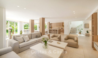 Villa mitoyenne de luxe entièrement rénovée, en première ligne de golf, à vendre à La Quinta, Marbella - Benahavís 804467 