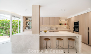 Villa mitoyenne de luxe entièrement rénovée, en première ligne de golf, à vendre à La Quinta, Marbella - Benahavís 804468 