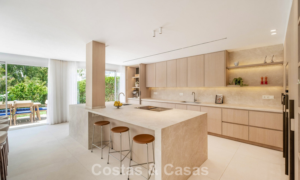 Villa mitoyenne de luxe entièrement rénovée, en première ligne de golf, à vendre à La Quinta, Marbella - Benahavís 804469