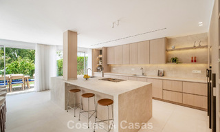 Villa mitoyenne de luxe entièrement rénovée, en première ligne de golf, à vendre à La Quinta, Marbella - Benahavís 804469 