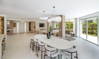 Villa mitoyenne de luxe entièrement rénovée, en première ligne de golf, à vendre à La Quinta, Marbella - Benahavís 804473 
