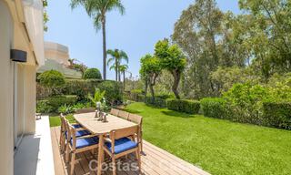 Villa mitoyenne de luxe entièrement rénovée, en première ligne de golf, à vendre à La Quinta, Marbella - Benahavís 804474 