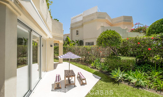 Villa mitoyenne de luxe entièrement rénovée, en première ligne de golf, à vendre à La Quinta, Marbella - Benahavís 804475 