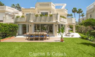 Villa mitoyenne de luxe entièrement rénovée, en première ligne de golf, à vendre à La Quinta, Marbella - Benahavís 804476 
