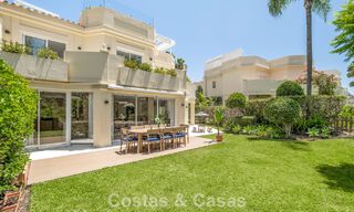 Villa mitoyenne de luxe entièrement rénovée, en première ligne de golf, à vendre à La Quinta, Marbella - Benahavís 804477 