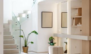 Villa mitoyenne de luxe entièrement rénovée, en première ligne de golf, à vendre à La Quinta, Marbella - Benahavís 804491 