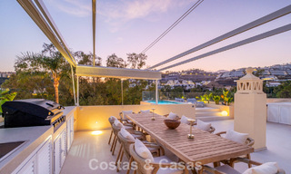 Villa mitoyenne de luxe entièrement rénovée, en première ligne de golf, à vendre à La Quinta, Marbella - Benahavís 804499 