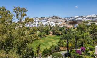 Villa mitoyenne de luxe entièrement rénovée, en première ligne de golf, à vendre à La Quinta, Marbella - Benahavís 804501 