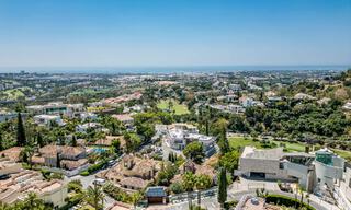 Villa mitoyenne de luxe entièrement rénovée, en première ligne de golf, à vendre à La Quinta, Marbella - Benahavís 804504 