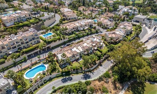 Villa mitoyenne de luxe entièrement rénovée, en première ligne de golf, à vendre à La Quinta, Marbella - Benahavís 804505 