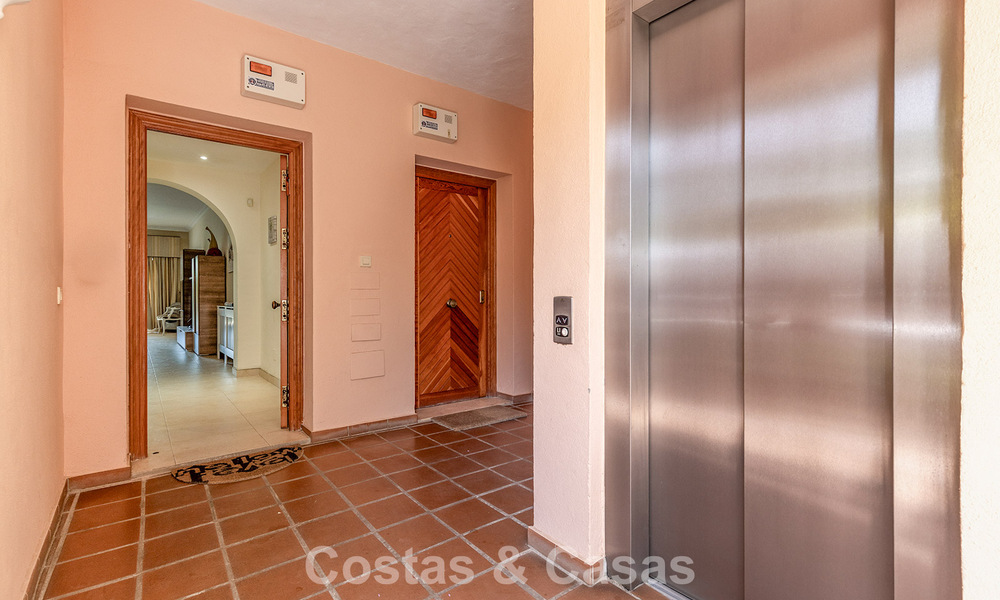 Appartement avec jardin privé à vendre à 50 mètres de la plage sur le New Golden Mile, entre Marbella et Estepona 804511