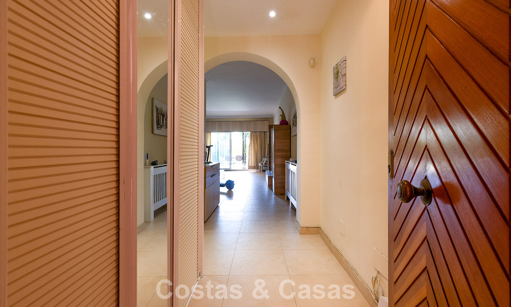 Appartement avec jardin privé à vendre à 50 mètres de la plage sur le New Golden Mile, entre Marbella et Estepona 804514