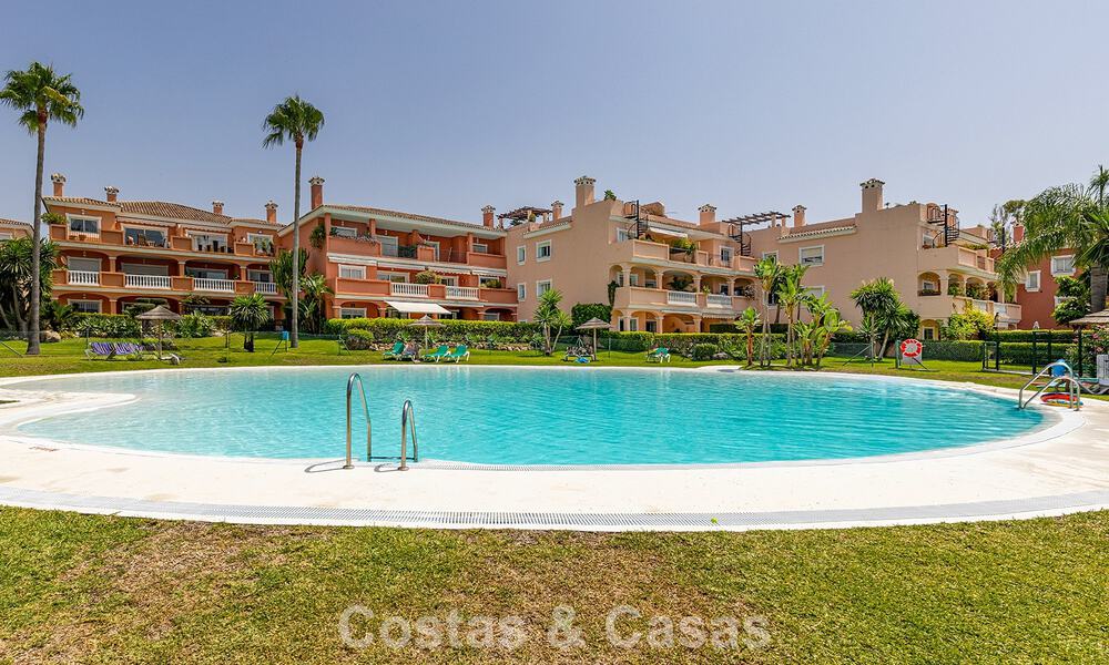 Appartement avec jardin privé à vendre à 50 mètres de la plage sur le New Golden Mile, entre Marbella et Estepona 804515