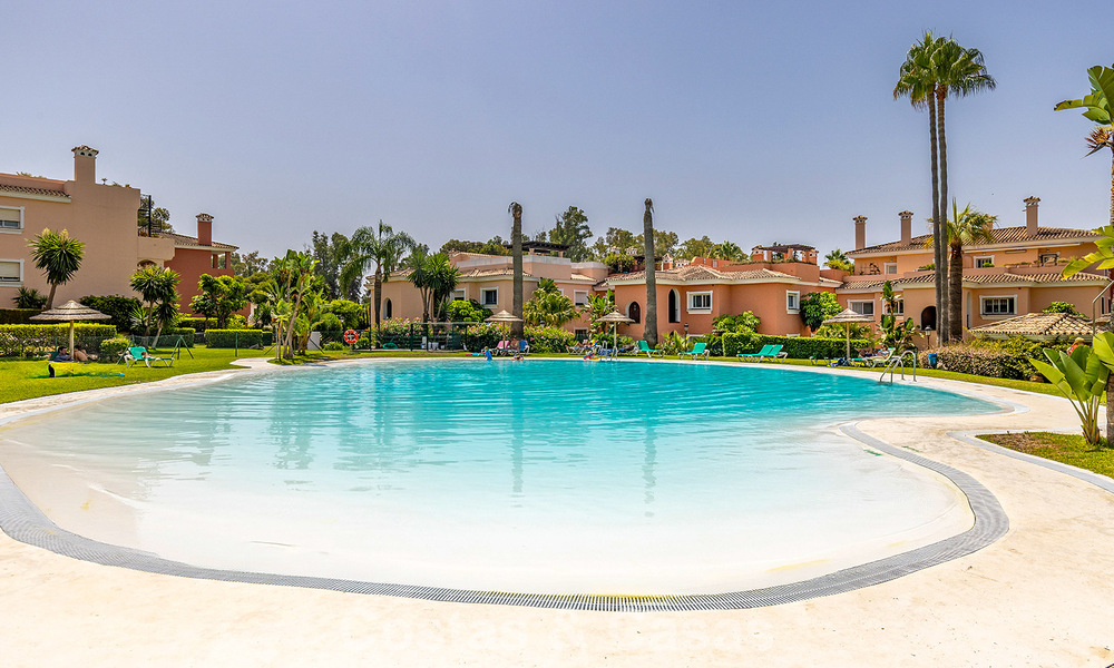 Appartement avec jardin privé à vendre à 50 mètres de la plage sur le New Golden Mile, entre Marbella et Estepona 804516