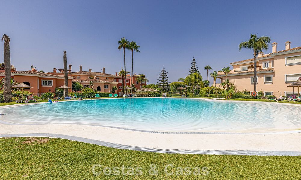Appartement avec jardin privé à vendre à 50 mètres de la plage sur le New Golden Mile, entre Marbella et Estepona 804517