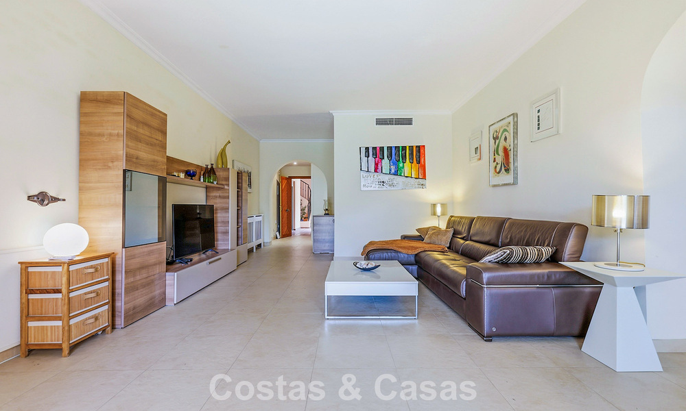 Appartement avec jardin privé à vendre à 50 mètres de la plage sur le New Golden Mile, entre Marbella et Estepona 804533