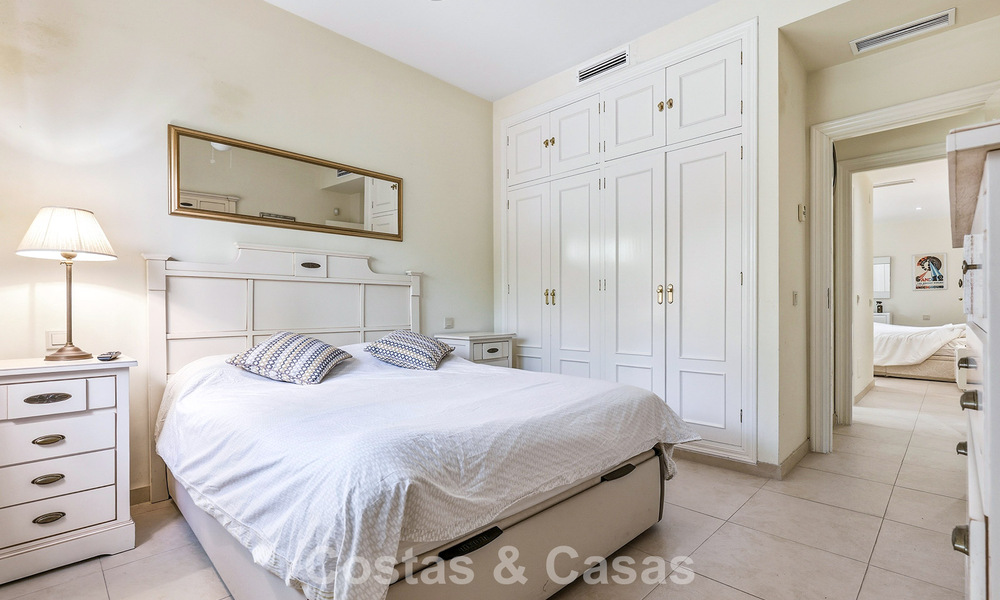 Appartement avec jardin privé à vendre à 50 mètres de la plage sur le New Golden Mile, entre Marbella et Estepona 804548