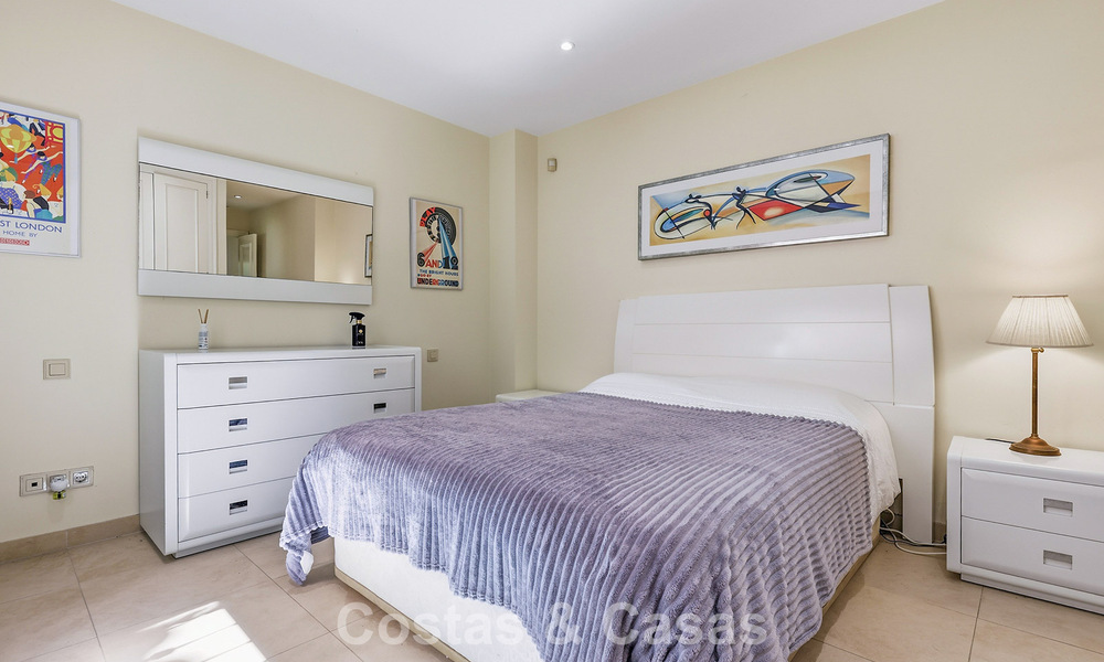 Appartement avec jardin privé à vendre à 50 mètres de la plage sur le New Golden Mile, entre Marbella et Estepona 804549
