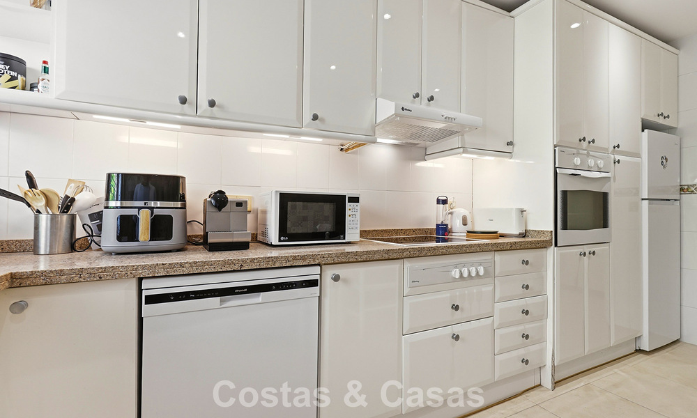 Appartement avec jardin privé à vendre à 50 mètres de la plage sur le New Golden Mile, entre Marbella et Estepona 804554
