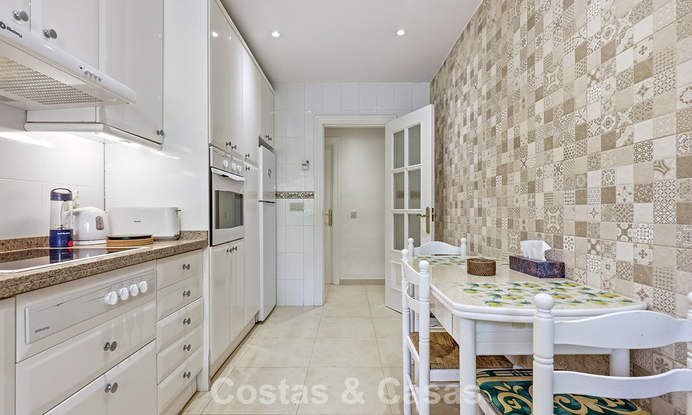 Appartement avec jardin privé à vendre à 50 mètres de la plage sur le New Golden Mile, entre Marbella et Estepona 804555