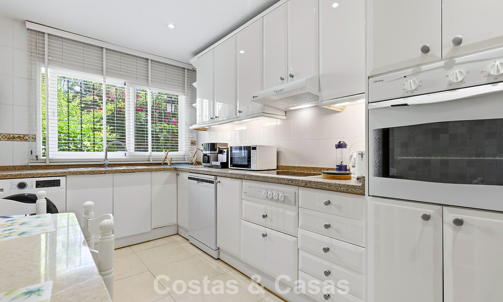 Appartement avec jardin privé à vendre à 50 mètres de la plage sur le New Golden Mile, entre Marbella et Estepona 804556