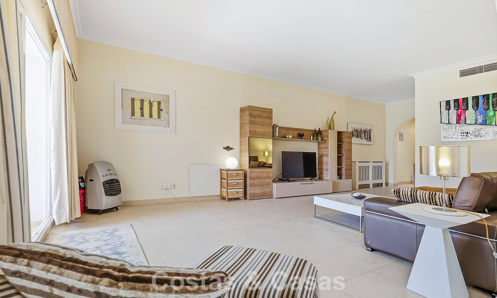 Appartement avec jardin privé à vendre à 50 mètres de la plage sur le New Golden Mile, entre Marbella et Estepona 804557