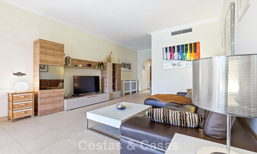 Appartement avec jardin privé à vendre à 50 mètres de la plage sur le New Golden Mile, entre Marbella et Estepona 804558