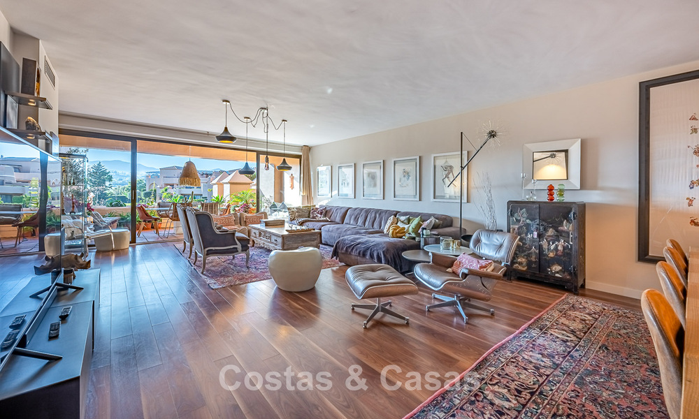 Spacieux penthouse duplex avec spectaculaire toit-terrasse à Vendre à Atalaya, Nouvelle Mille d’Or, Marbella - Estepona 804640