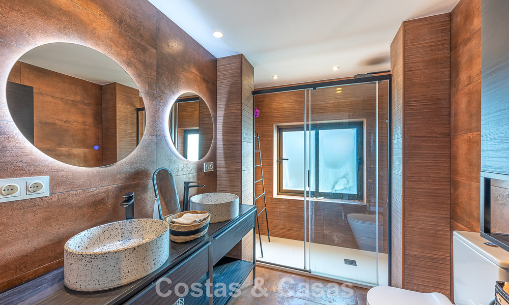 Spacieux penthouse duplex avec spectaculaire toit-terrasse à Vendre à Atalaya, Nouvelle Mille d’Or, Marbella - Estepona 804647