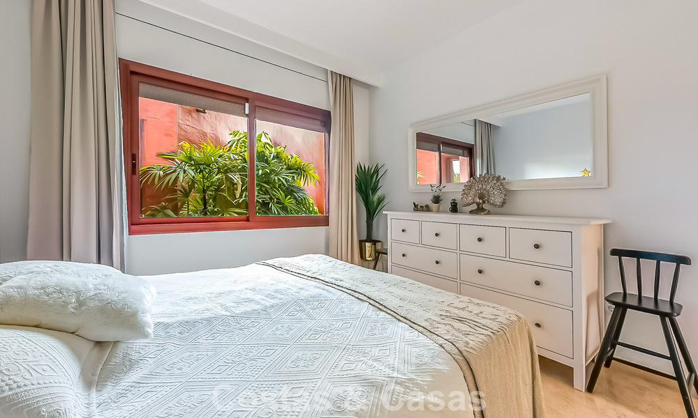 Appartement-jardin prestigieux à vendre dans une résidence en première ligne de plage entre Marbella et Estepona 804965