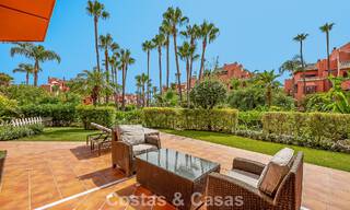 Appartement-jardin prestigieux à vendre dans une résidence en première ligne de plage entre Marbella et Estepona 804970 