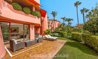 Appartement-jardin prestigieux à vendre dans une résidence en première ligne de plage entre Marbella et Estepona 804971 