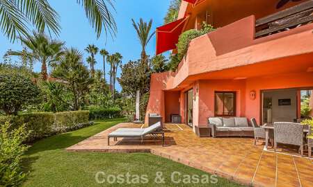 Appartement-jardin prestigieux à vendre dans une résidence en première ligne de plage entre Marbella et Estepona 804972