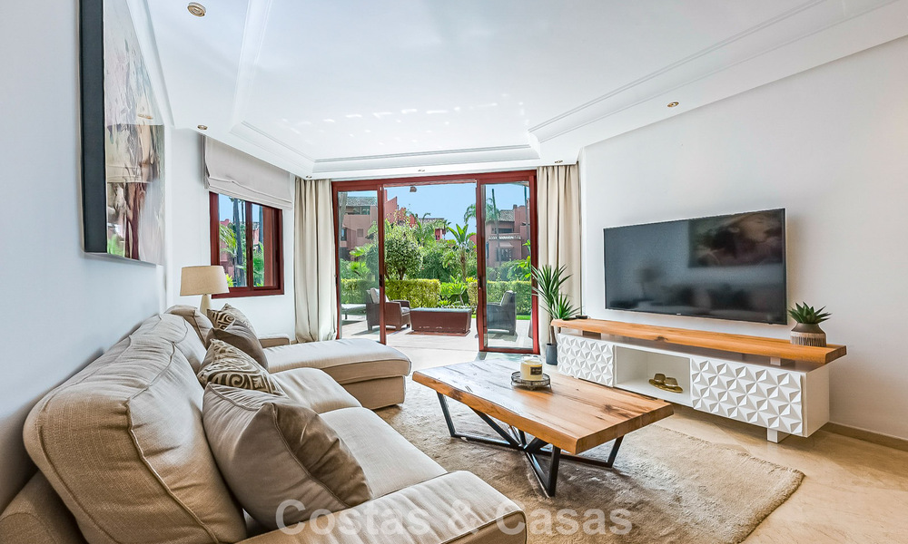 Appartement-jardin prestigieux à vendre dans une résidence en première ligne de plage entre Marbella et Estepona 804978