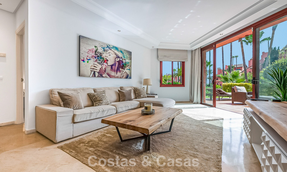 Appartement-jardin prestigieux à vendre dans une résidence en première ligne de plage entre Marbella et Estepona 804979