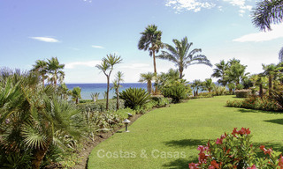 Appartement-jardin prestigieux à vendre dans une résidence en première ligne de plage entre Marbella et Estepona 805000 