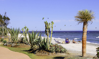 Appartement-jardin prestigieux à vendre dans une résidence en première ligne de plage entre Marbella et Estepona 805005 