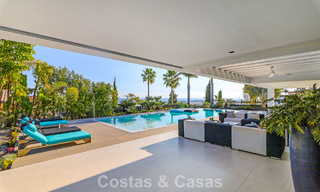 Villa exclusive avec vue panoramique sur la mer à vendre à Los Flamingos, resort de golf 5 étoiles à Marbella - Benahavís 804759 