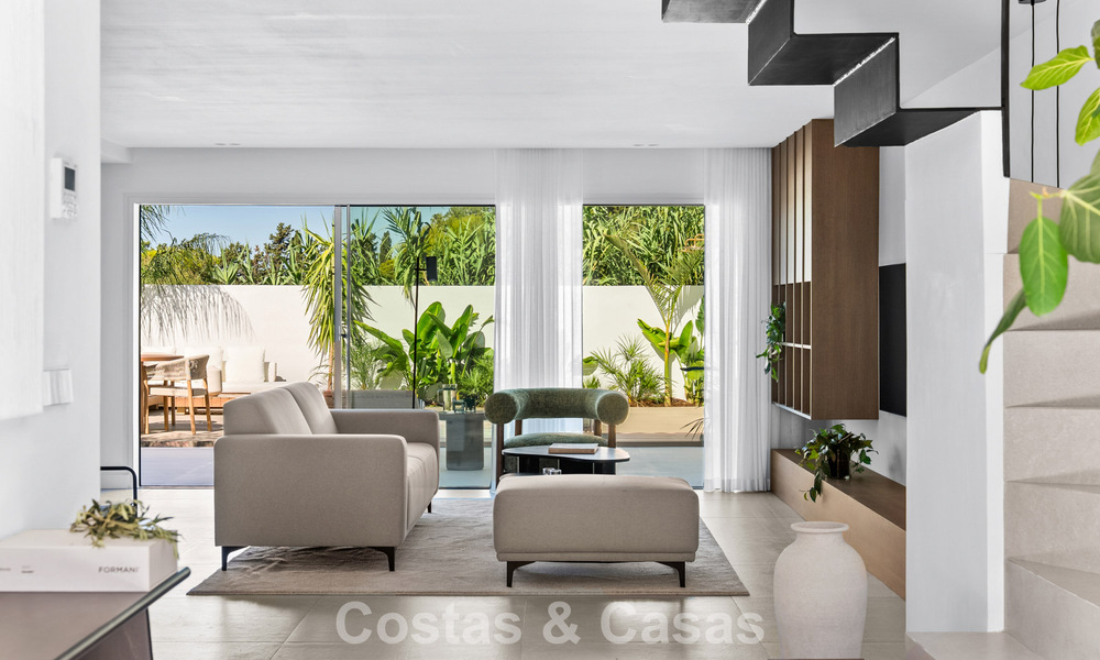 Élégante maison mitoyenne rénovée avec piscine privée à vendre à Nueva Andalucía, Marbella 804907