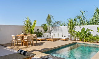 Élégante maison mitoyenne rénovée avec piscine privée à vendre à Nueva Andalucía, Marbella 804909 