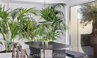 Élégante maison mitoyenne rénovée avec piscine privée à vendre à Nueva Andalucía, Marbella 804915 