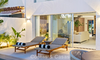 Élégante maison mitoyenne rénovée avec piscine privée à vendre à Nueva Andalucía, Marbella 804918 