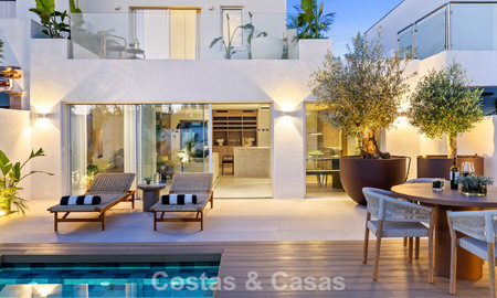 Élégante maison mitoyenne rénovée avec piscine privée à vendre à Nueva Andalucía, Marbella 804919