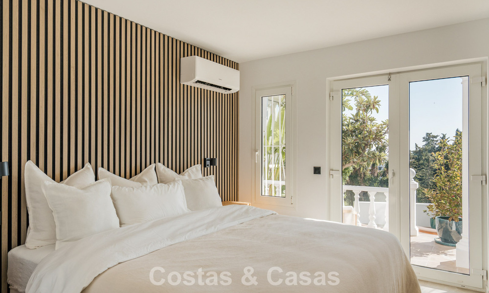 Maison mitoyenne contemporaine rénovée avec vue sur le golf et la mer à vendre sur la New Golden Mile, Marbella - Estepona 804929