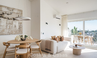 Maison mitoyenne contemporaine rénovée avec vue sur le golf et la mer à vendre sur la New Golden Mile, Marbella - Estepona 804940 