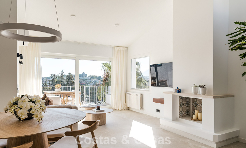 Maison mitoyenne contemporaine rénovée avec vue sur le golf et la mer à vendre sur la New Golden Mile, Marbella - Estepona 804941