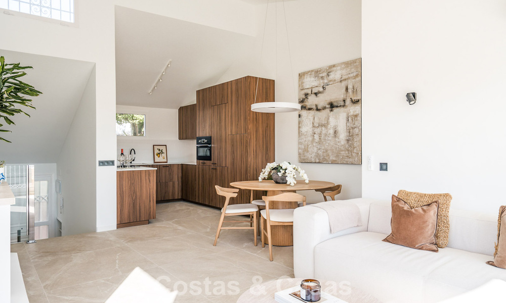 Maison mitoyenne contemporaine rénovée avec vue sur le golf et la mer à vendre sur la New Golden Mile, Marbella - Estepona 804944